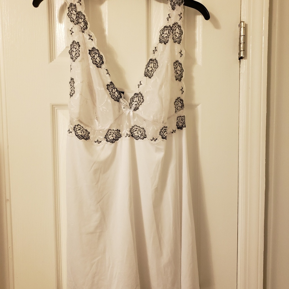 Black and white chemise
